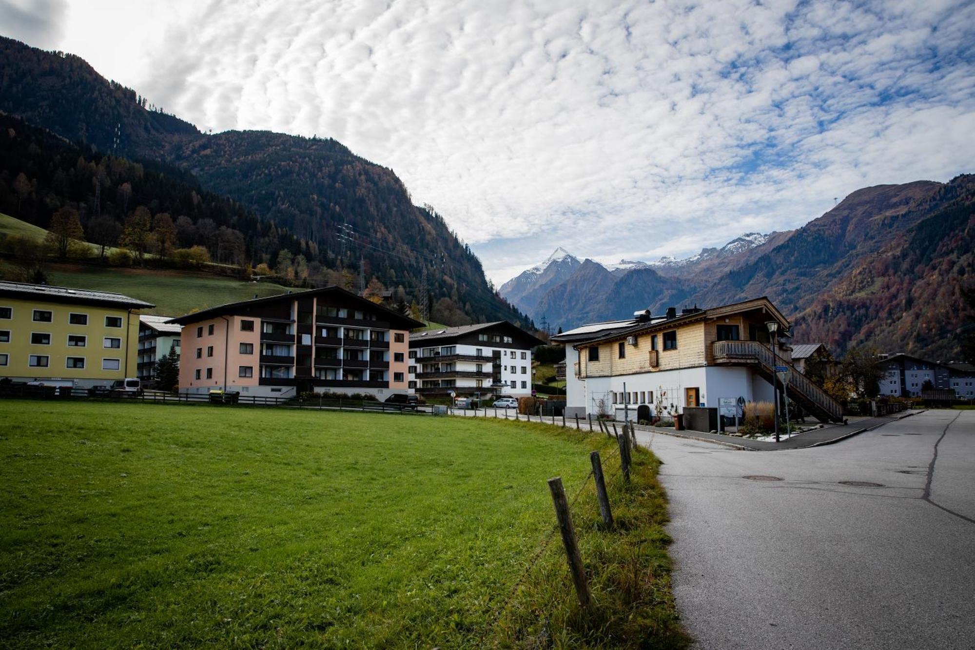 Gokaprun Mit Blick Auf Berge Kaprun